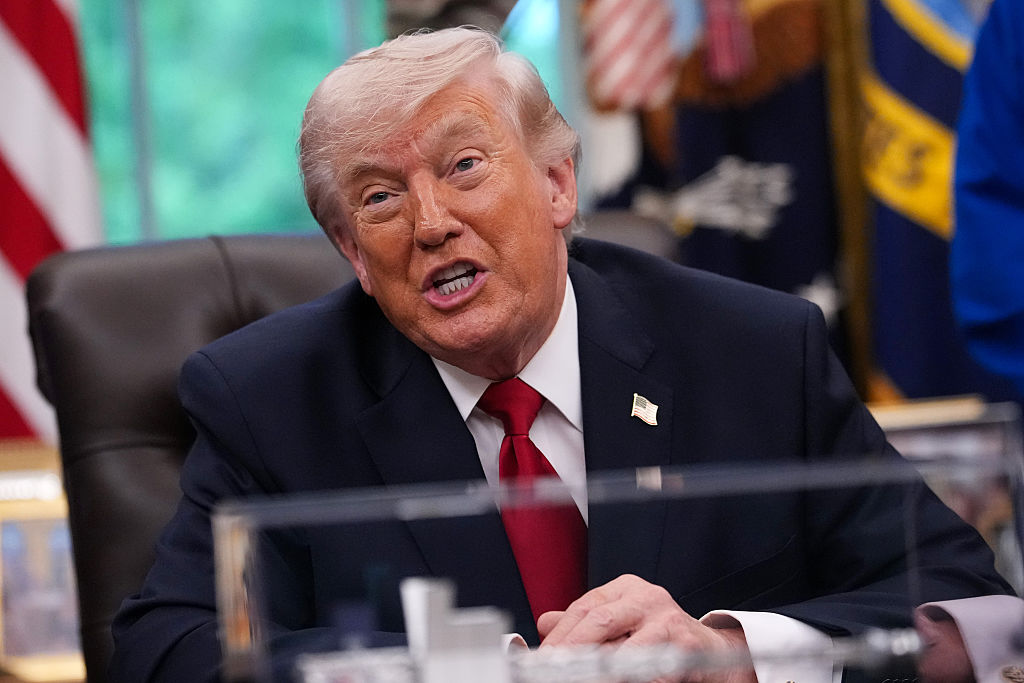 Trump orders big change to federal contracting structures