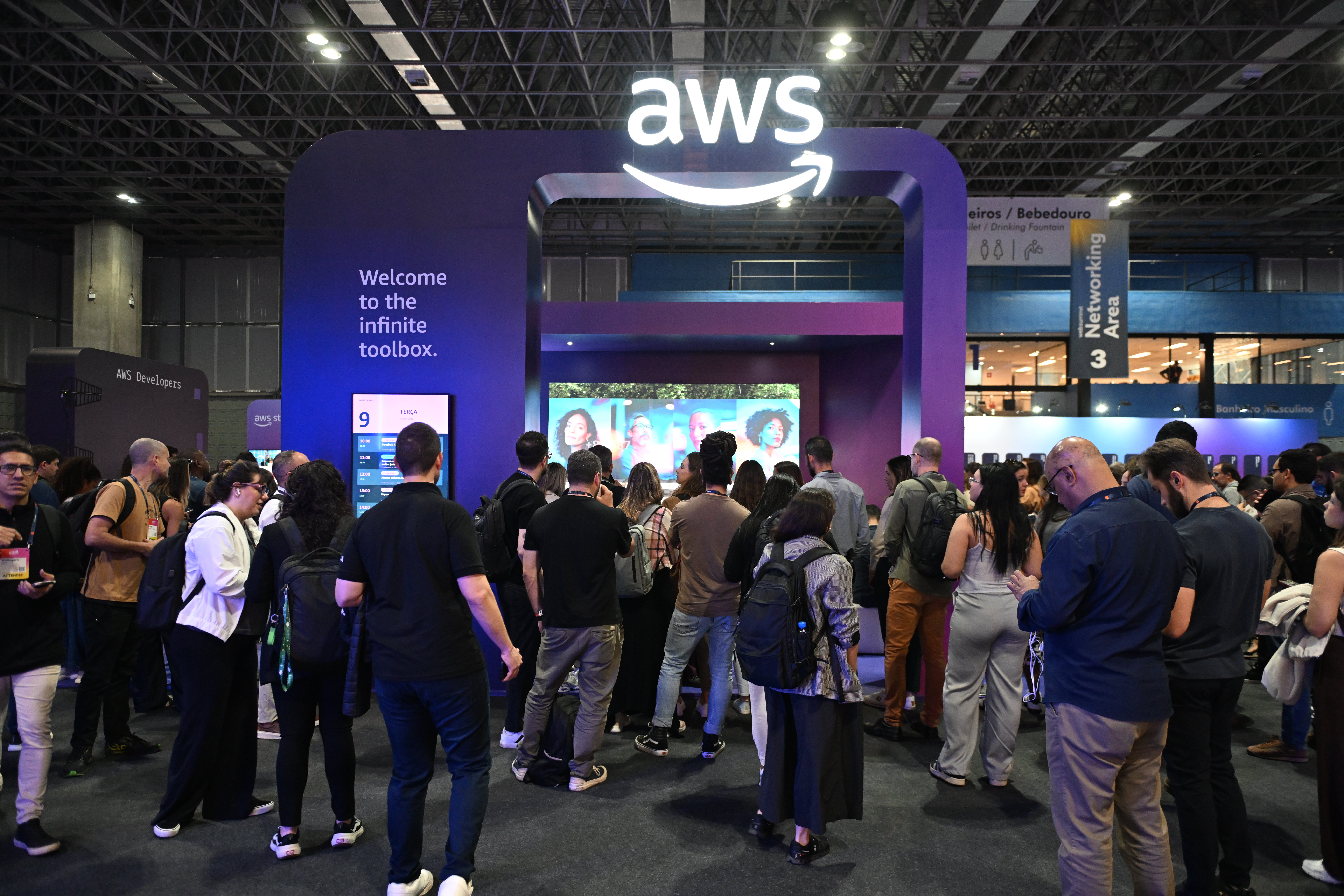 AWS secures $2.6B DHS-wide cloud project