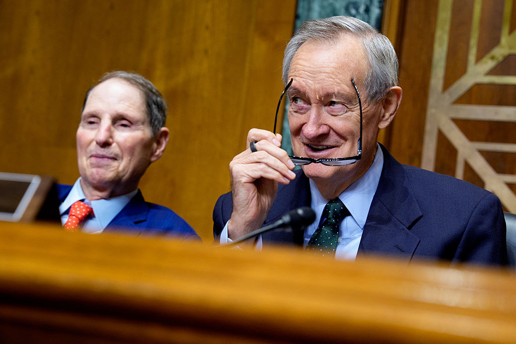 Tech-focused taxpayer services bill clears Senate Finance Committee